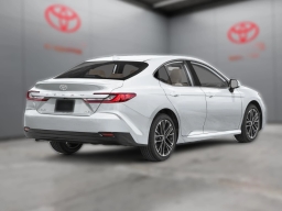Toyota Camry XLE (Natl) 2026