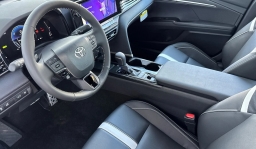 Toyota Camry SE (Natl) 2026