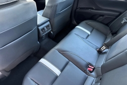 Toyota Camry SE (Natl) 2026