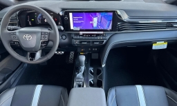 Toyota Camry SE (Natl) 2026