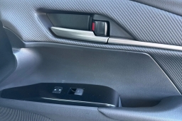 Toyota Camry SE (Natl) 2026