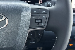 Toyota Camry SE (Natl) 2026