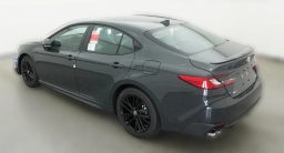 Toyota Camry SE (Natl) 2026