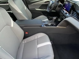 Toyota Camry SE (Natl) 2026