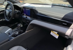 Toyota Camry SE (Natl) 2026