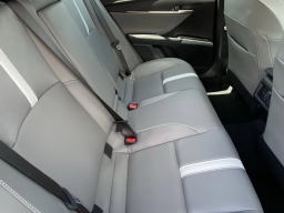 Toyota Camry SE (Natl) 2026