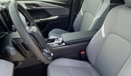 Toyota Camry SE (Natl) 2026