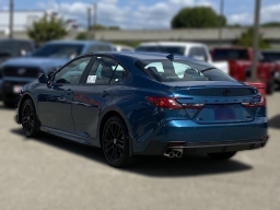 Toyota Camry SE (Natl) 2026
