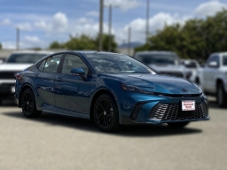 Toyota Camry SE (Natl) 2026