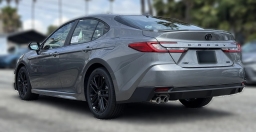 Toyota Camry SE (Natl) 2026