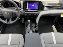 Toyota Camry SE (Natl) 2026