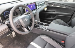 Toyota Camry SE (Natl) 2026