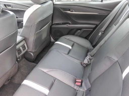 Toyota Camry SE (Natl) 2026