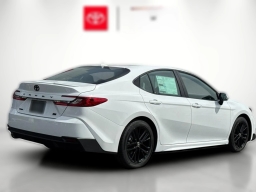 Toyota Camry SE (Natl) 2026