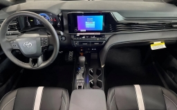 Toyota Camry SE (Natl) 2026