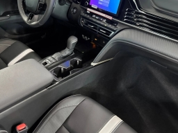 Toyota Camry SE (Natl) 2026