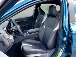 Toyota Camry SE (Natl) 2026