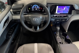 Toyota Camry SE (Natl) 2026