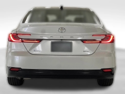 Toyota Camry XLE (Natl) 2026