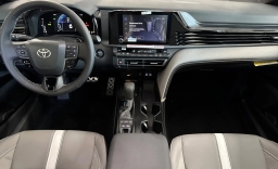 Toyota Camry SE (Natl) 2026