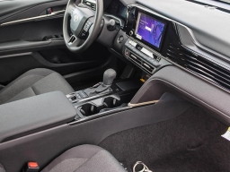 Toyota Camry LE (Natl) 2026