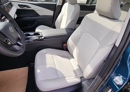 Toyota Camry XLE AWD (Natl) 2026