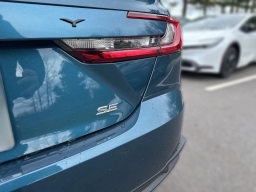 Toyota Camry SE AWD (Natl) 2026