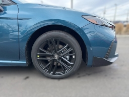 Toyota Camry SE AWD (Natl) 2026