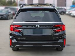 Honda Odyssey Touring Auto 2026
