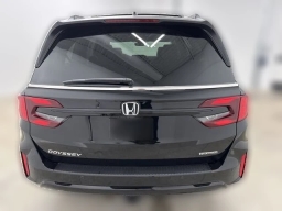 Honda Odyssey Touring Auto 2026