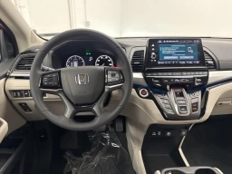 Honda Odyssey Touring Auto 2026