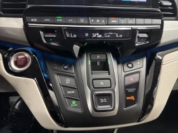 Honda Odyssey Touring Auto 2026