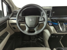 Honda Odyssey Touring Auto 2026