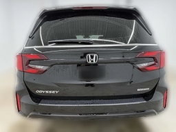 Honda Odyssey Touring Auto 2026