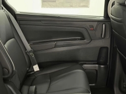 Honda Odyssey Touring Auto 2026