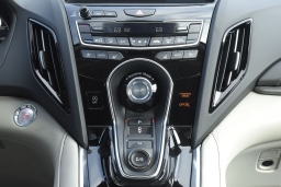 Acura RDX w/Advance Package SH-AWD 2026