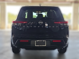 Nissan Pathfinder S 2WD 2026