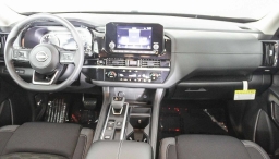 Nissan Pathfinder SV 2WD 2025