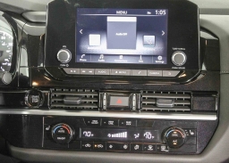 Nissan Pathfinder SV 2WD 2025