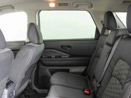 Nissan Pathfinder SV 2WD 2025