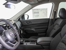 Nissan Pathfinder SV 2WD 2025