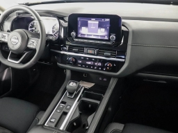 Nissan Pathfinder SV 2WD 2025