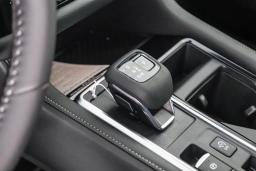 Nissan Pathfinder SV 2WD 2025