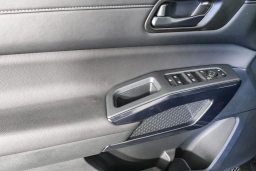 Nissan Pathfinder SV 2WD 2025