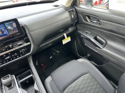 Nissan Pathfinder SV 2WD 2026