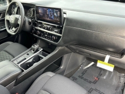 Nissan Pathfinder SV 2WD 2026