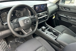 Nissan Pathfinder SV 2WD 2026