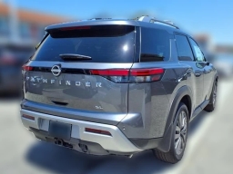 Nissan Pathfinder SL 2WD 2025