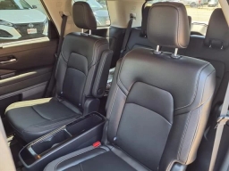 Nissan Pathfinder SL 2WD 2025