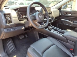 Nissan Pathfinder SL 2WD 2025